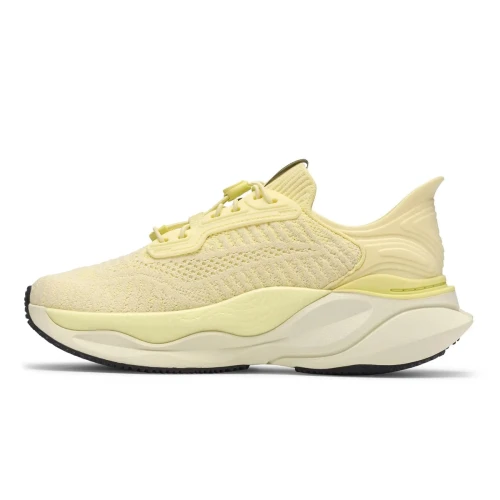 Clarks - Pace Rise. Pale Yellow