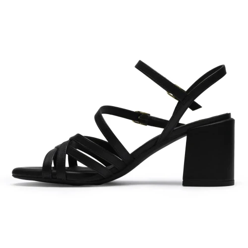 Clarks - Ezoria Strap Black Leather