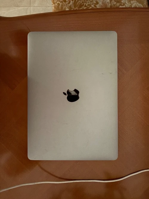 MacBook Pro 2019 Touch Bar fissuré