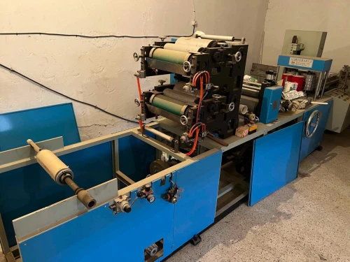 Machine fabrication de papier essuie 