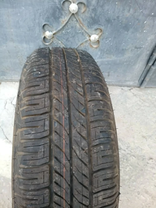 عجلة احتياطية أصلية لم تستخدم  ( Roue Good year original 185/65/15 ( pneu +jante par 15)