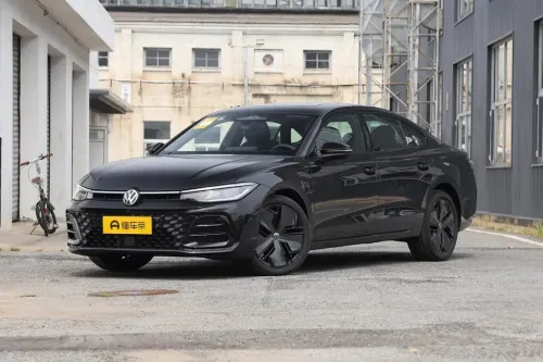 Volkswagen Passat 2025 PRO