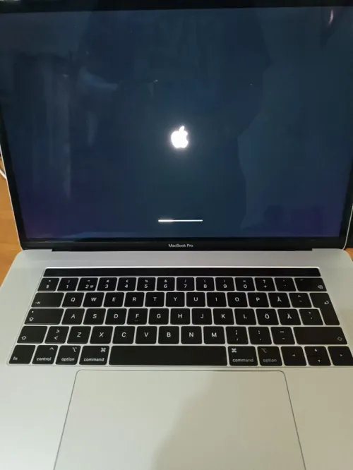 MacBook pro 2018 touchpad écran 2K vente seulement à Béjaïa 