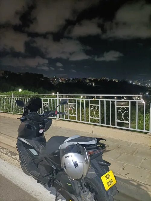 Livreur avec moto 
