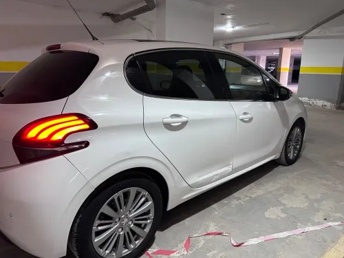 Peugeot 208 2017 Allure Facelift