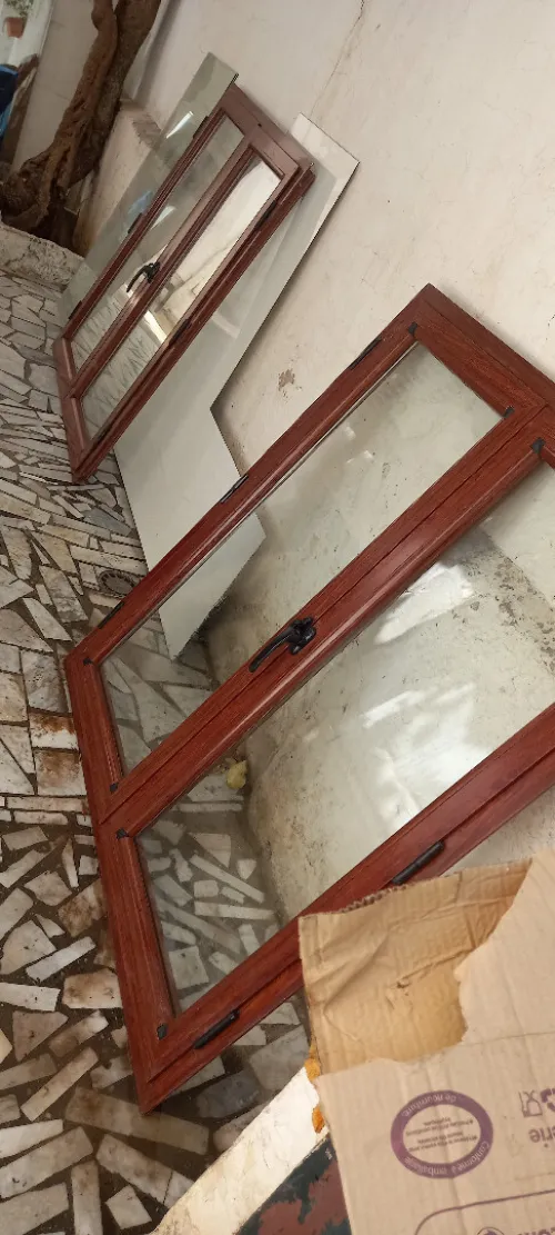 deux Fenetres d'alliminium faux bois 