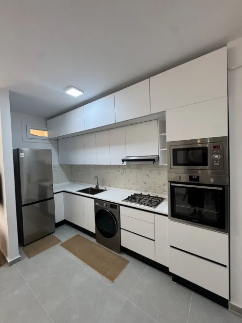 cuisine équipée moderne et sur mesure HIGH GLOSS 