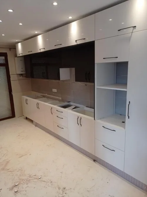 cuisine équipée moderne et sur mesure HIGH GLOSS