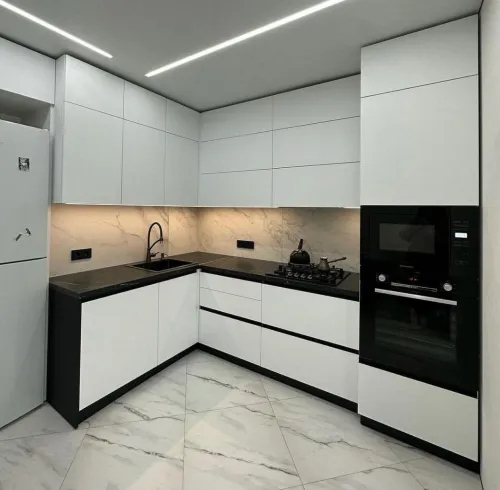 cuisine équipée moderne et sur mesure HIGH GLOSS