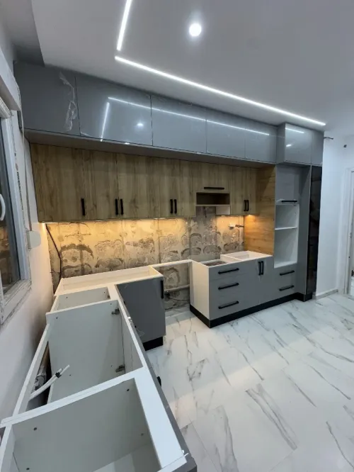 cuisine équipée moderne et sur mesure HIGH GLOSS