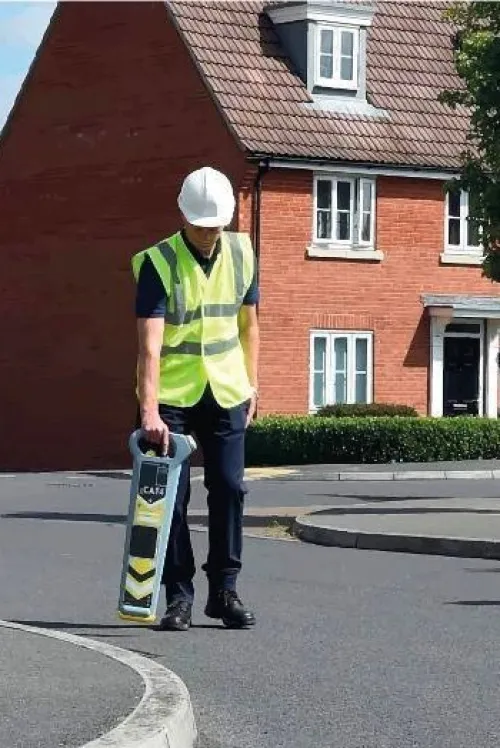 Detecteur de reseau, localisateur de cables, detecteur deau, de gaz, dassainissement et de metaux