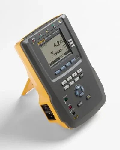 Analyseur de Sécurité Électrique et Simulateur ECG Fluke ESA 612