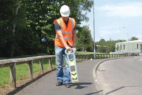 Detecteur de reseau, localisateur de cables, detecteur deau, de gaz, dassainissement et de metaux