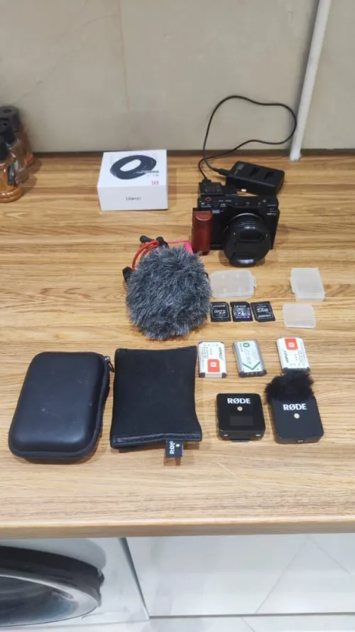 Sony ZV-1 + Kit Vlog Complet (Micro RØDE + Trépied + Accessoires