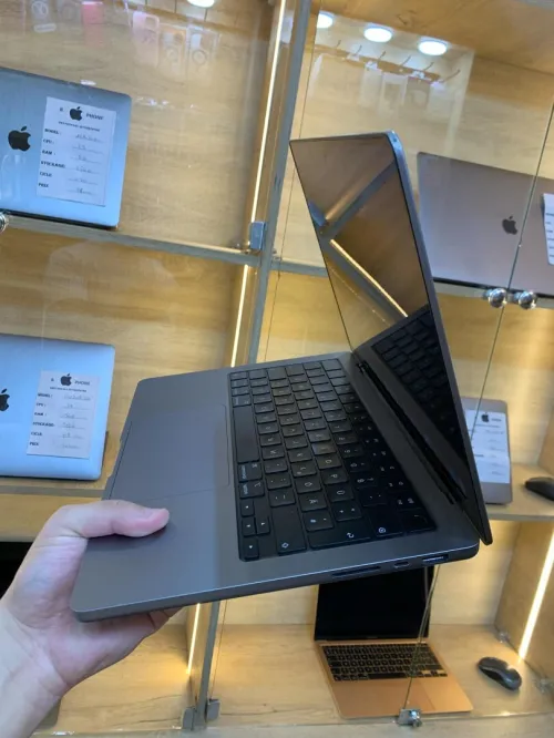 Mac book pro 2021 14" M1 pro 16 g 512g ssd cycle 128 libire officiel état 9/10 nght sghar f le coin