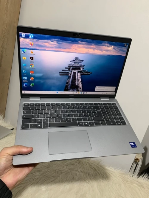 Dell latitude 5550 15,6 pouce FHD ultra 5 125U 16g ddr 5 512g ssd nvme intel R graphic lecteur sim cycle 109
