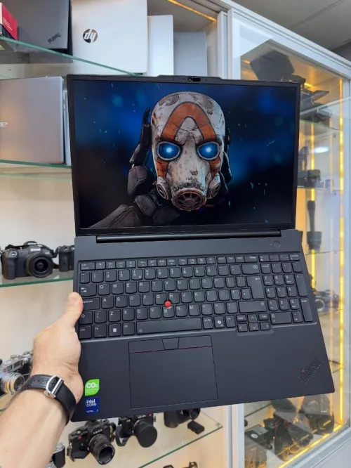 Lenovo ThinkPad P16s Gen 3 - Ultra 7 / RTX Disponible chez Morsi store dz
