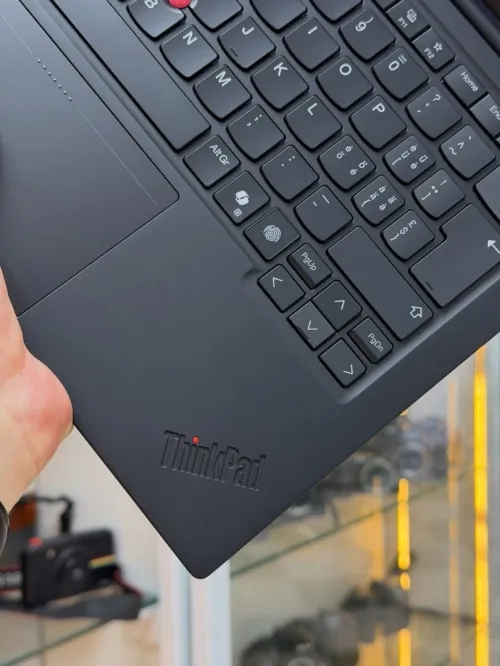 Lenovo ThinkPad X1 Carbon Gen 13  Ultra 5   GPU 16GB  Disponible chez Morsi store dz