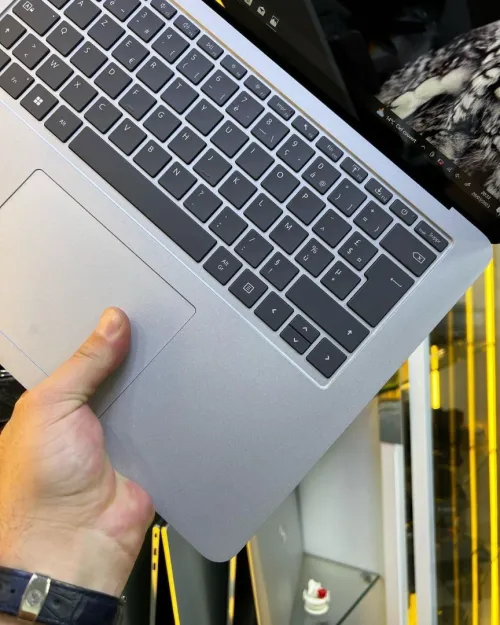 Vendu Microsoft Surface Laptop Studio i7-11TH 16GB/512GB, Intel Iris Xe graphics