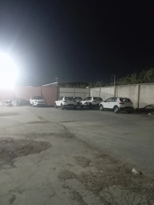 Garde meuble hangar places de stockage entreposage parking