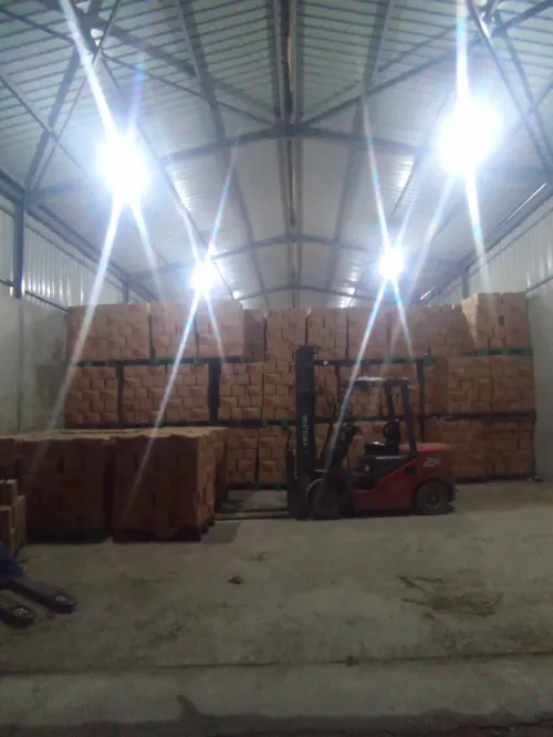 Garde meuble hangar places de stockage entreposage parking