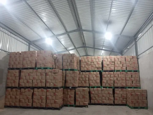 Garde meuble hangar places de stockage entreposage parking