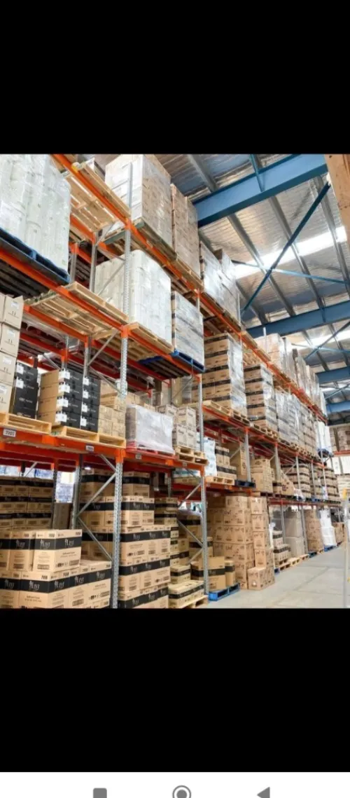 Garde meuble hangar places de stockage entreposage parking