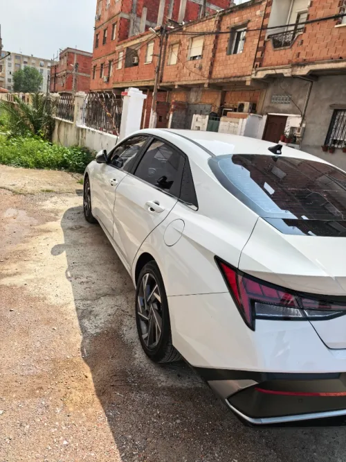 Hyundai Elantra 2025 