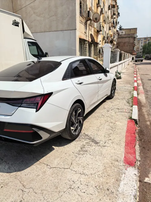 Hyundai Elantra 2025 