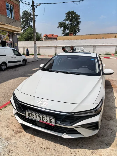 Hyundai Elantra 2025 