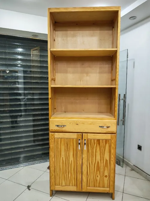 Meubles en bois rouge