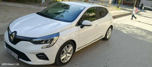 Renault clio 5 techno 2022 e-tech hyprid