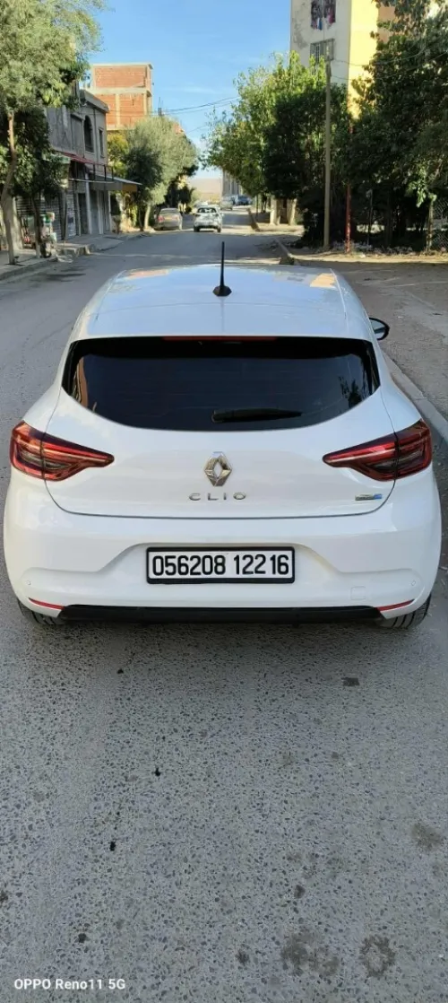 Renault clio 5 techno 2022 e-tech hyprid