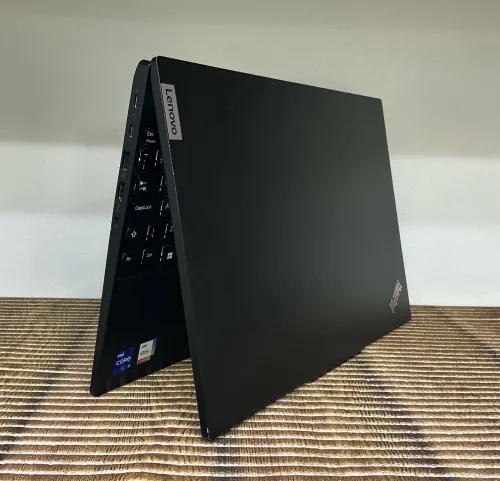 Lenovo ThinkPad E16 Gen1 i7 1355U 16GB 512GB 16"
