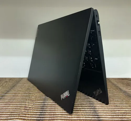 Lenovo ThinkPad E16 Gen1 i7 1355U 16GB 512GB 16"