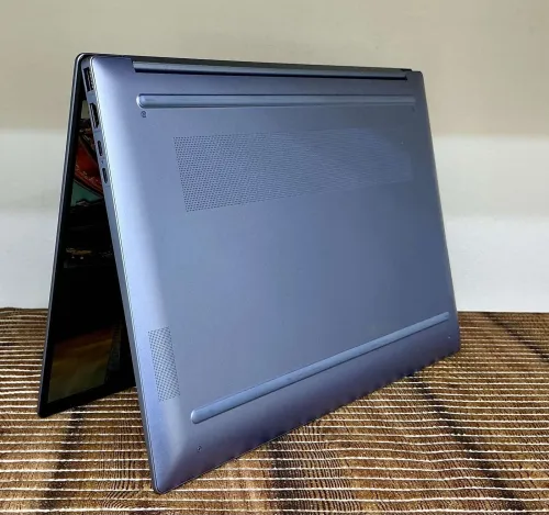 HP Pavilion 16 Tactile Ryzen 5 8540U /Radeon 740M 8Gb 512Gb