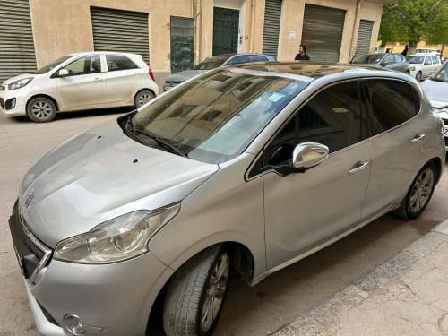 Peugeot 208 2015 Allure