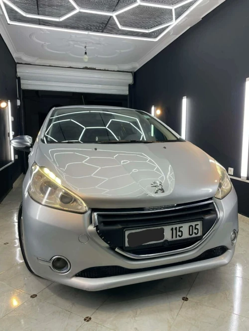 Peugeot 208 2015 Allure