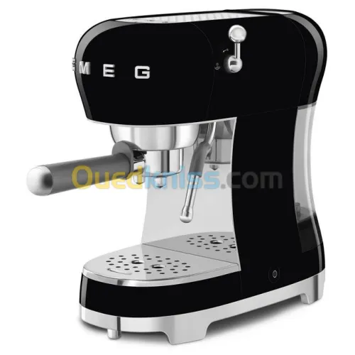 Machine à expresso manuelle avec 15 bars, commandes intuitives et doseur, fabriquée en Italie noire