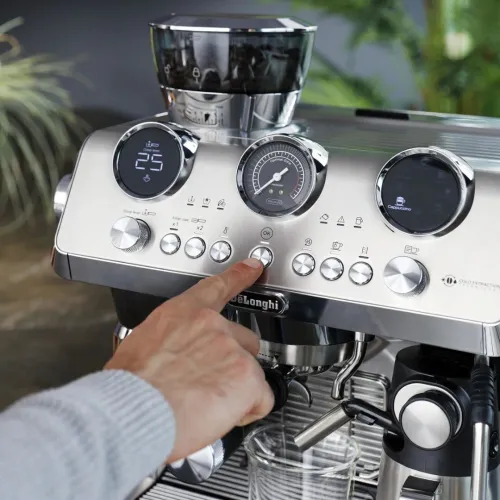 DELONGHI Specialista Maestro EC9885.M - machine a café broyeur barista - boisson froides - 20 bars - 1450 Watts - grains 250 g -Buse vapeur - Ecran digital- 15 réglages