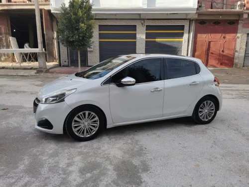 Peugeot 208 2015 Access Facelift