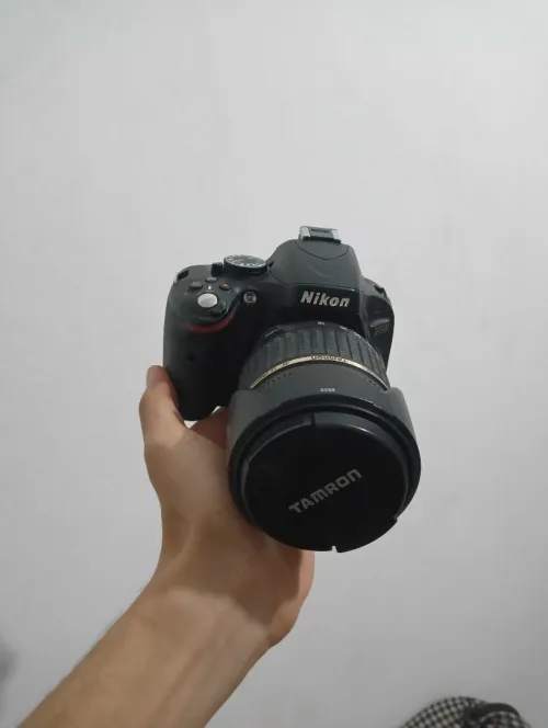 Nikon d5100 + obj 18-200