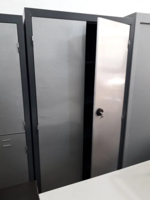 ARMOIRE MÉTALLIQUE 