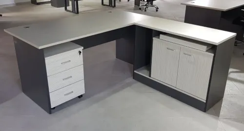 Nouvelle arrivage des bureau locale