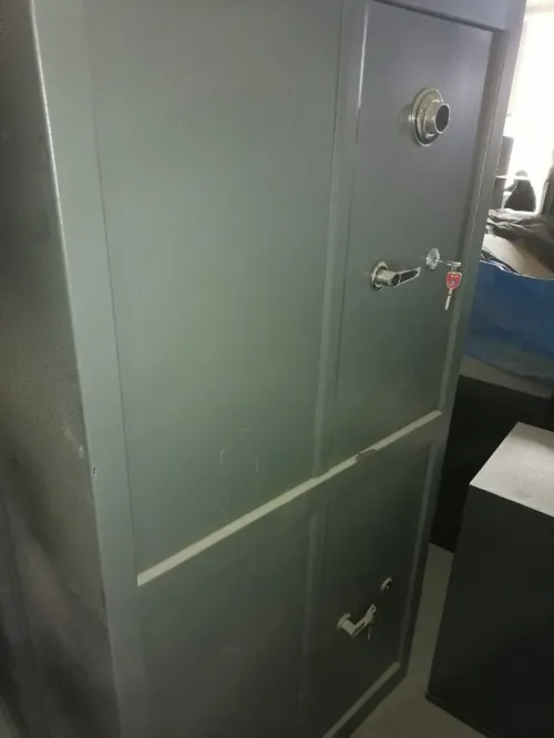 ARMOIRE MÉTALLIQUE 