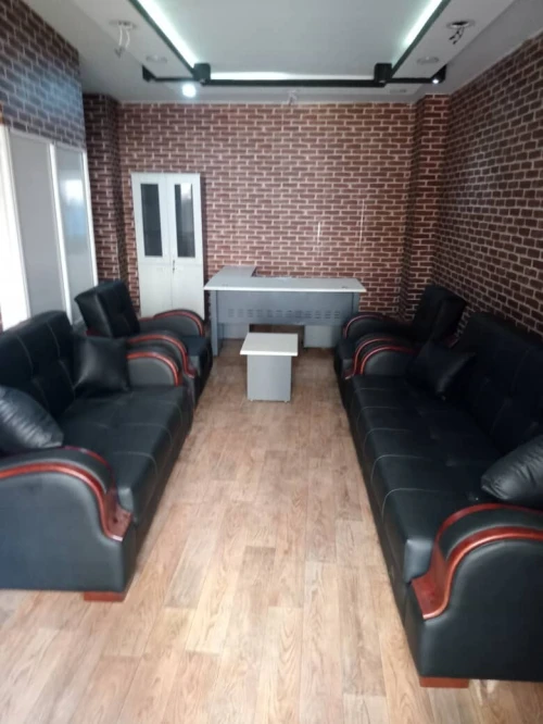 أثاث مكتب إداري كامل للبيع أرائك جلد فاخرة مكاتب  خزانة فرصة ممتازةMobilier de bureau complet à vendre Canapés en cuir  Bureaux  Armoire Opportunité