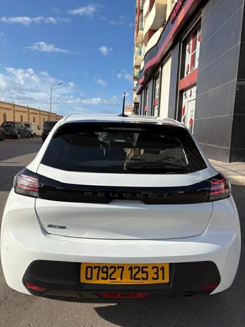 Peugeot 208 2025 E-Style