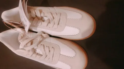 Vends basket Kiabi et vends chaussures hush puppies