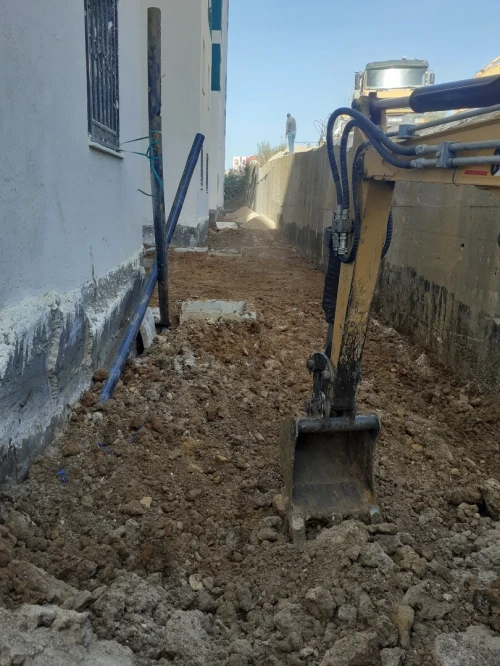 للكراء Location de Mini Pelle avec déplacement dans 58 wilayas Nous mettons à votre disposition une mini pelle avec chauffeur expérimenté, idéale pour tous vos travaux.