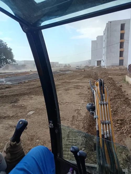 للكراء Location de Mini Pelle avec déplacement dans 58 wilayas Nous mettons à votre disposition une mini pelle avec chauffeur expérimenté, idéale pour tous vos travaux.